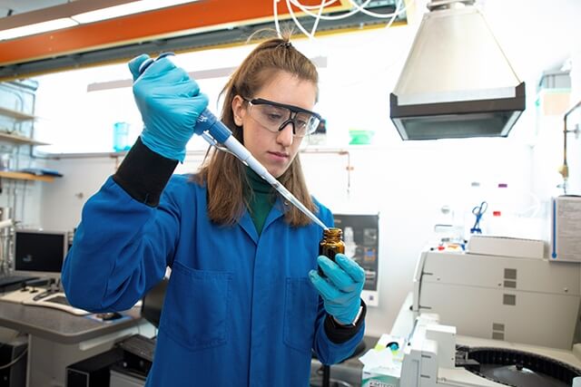 Grad student Eleni Dovrou conducting research