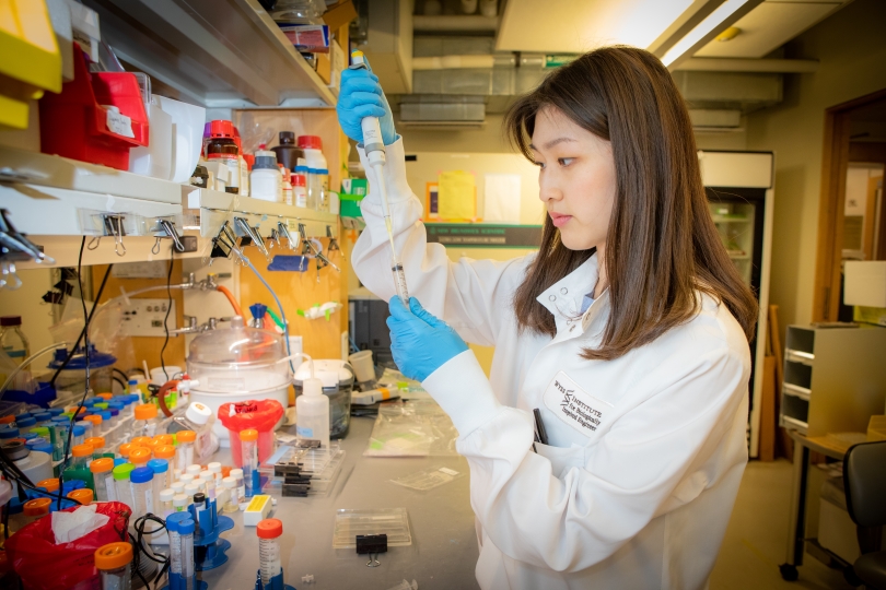 Esther Koh in the lab